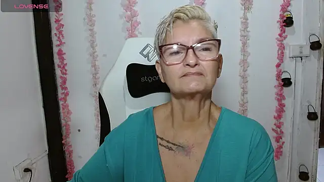 bety-cum2 online show from July 11, 12:30 pm