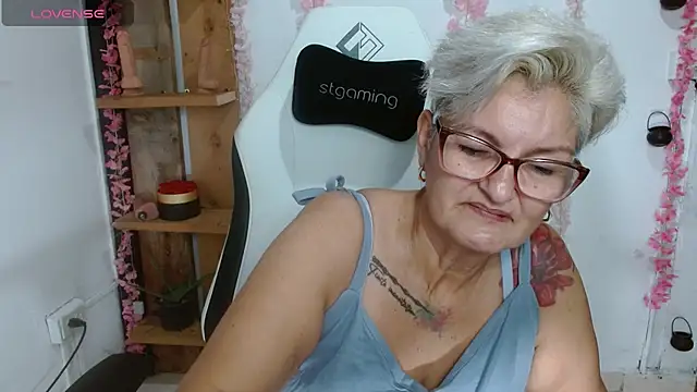 bety-cum2 online show from July 20, 5:37 pm