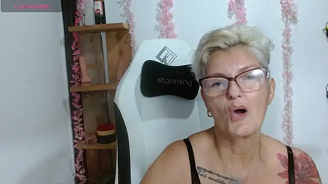 bety-cum2 online show from July 23, 11:30 am