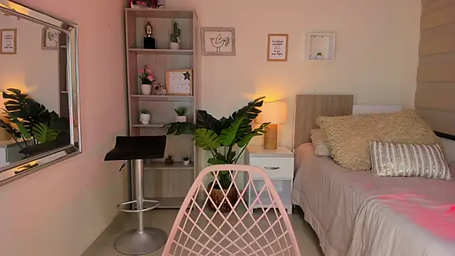 little antonela online show from December 17, 4:43 pm