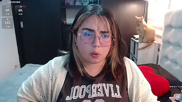 Snapshot of yini_angel chatting on June 18, 11:09 pm yini angel online show from June 18, 11:09 pm