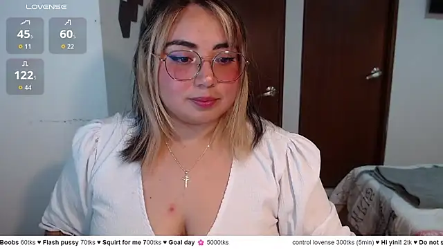 yini angel online show from June 23, 3:15 am
