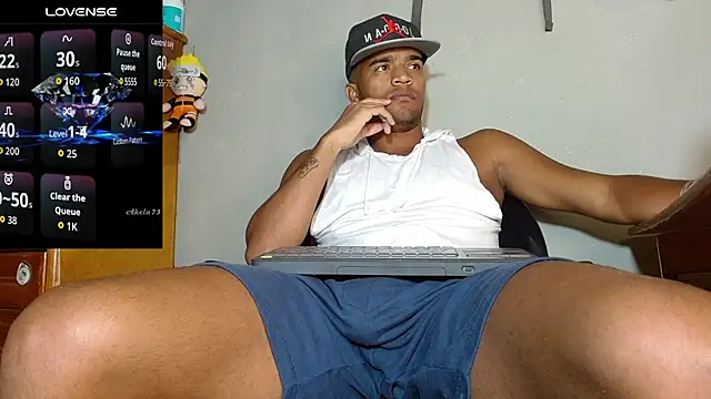 Snapshot of Bigcock_21cm_ chatting on March 9, 11:03 am Bigcock 21cm online show from March 9, 11:03 am