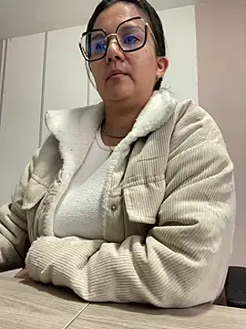 SWEETLILY18 online show from January 2, 2:24 pm