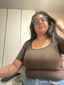 SWEETLILY18 online show from January 4, 2:46 pm