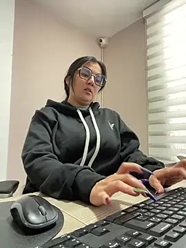 SWEETLILY18 online show from January 13, 1:28 pm