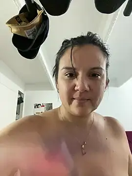 SWEETLILY18 online show from January 18, 11:00 pm