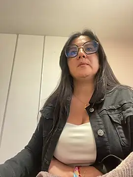 SWEETLILY18 online show from January 20, 2:25 pm