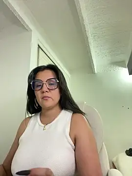 SWEETLILY18 online show from January 21, 10:30 pm