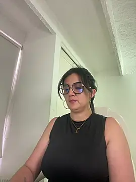 SWEETLILY18 online show from January 22, 9:54 pm