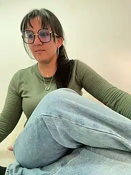 SWEETLILY18 online show from January 27, 9:33 pm