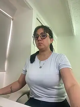 SWEETLILY18 online show from January 31, 9:16 pm