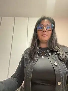 SWEETLILY18 online show from February 1, 2:45 pm