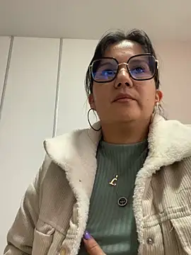 SWEETLILY18 online show from March 14, 3:03 pm