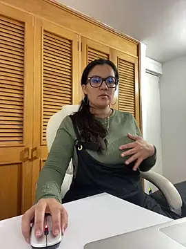 SWEETLILY18 online show from October 1, 9:54 pm