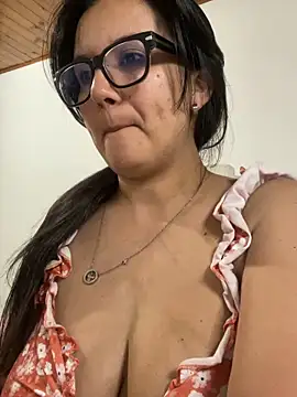 SWEETLILY18 online show from June 11, 12:08 am