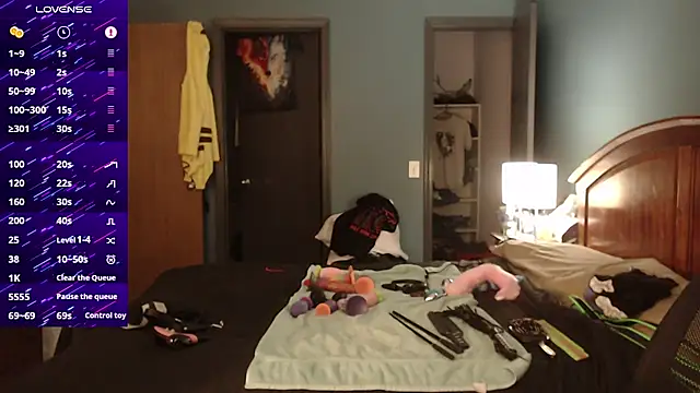 Snapshot of kinkywolf429 chatting on October 5, 10:07 pm kinkywolf429 online show from October 5, 10:07 pm