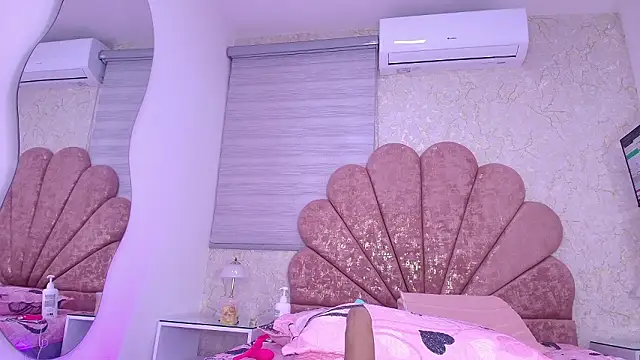 Snapshot of leon_gaby chatting on February 18, 7:54 pm leon gaby online show from February 18, 7:54 pm