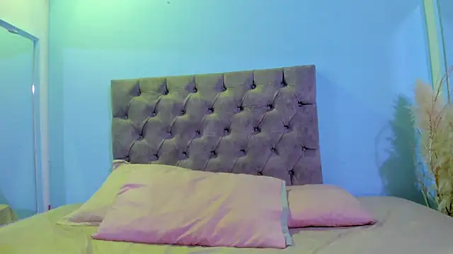 isa kiss online show from September 21, 2:13 am