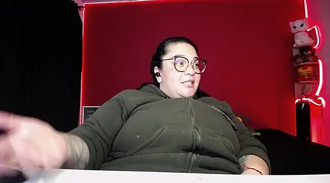 Snapshot of lulubigtitts1 chatting on December 11, 4:07 am lulubigtitts1 online show from December 11, 4:07 am