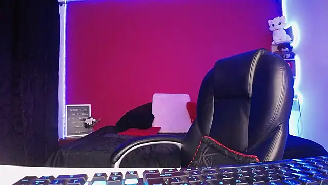 Snapshot of lulubigtitts1 chatting on December 17, 4:23 am lulubigtitts1 online show from December 17, 4:23 am