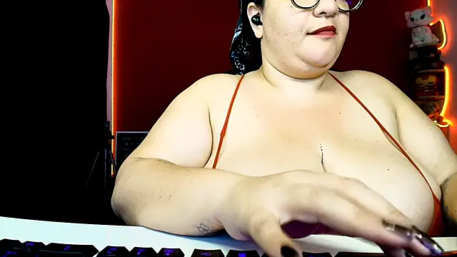 Snapshot of lulubigtitts1 chatting on February 19, 5:16 am lulubigtitts1 online show from February 19, 5:16 am