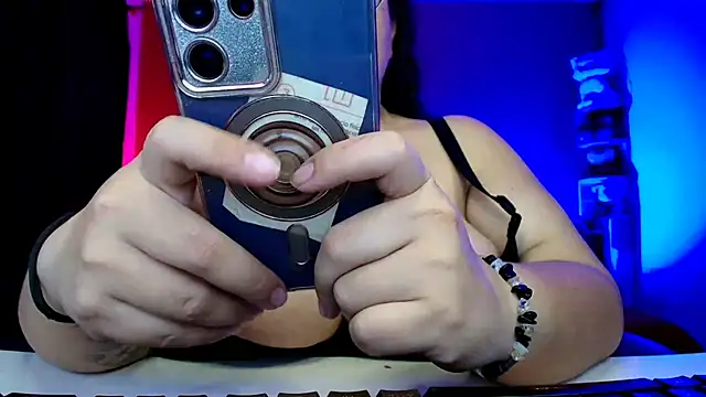 Snapshot of lulubigtitts1 chatting on September 13, 12:32 am lulubigtitts1 online show from September 13, 12:32 am