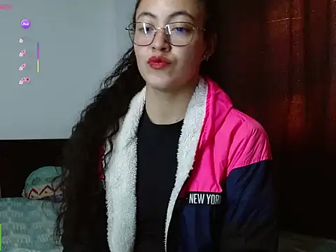 Snapshot of Olivia_Bright chatting on May 8, 5:18 pm Olivia Bright online show from May 8, 5:18 pm