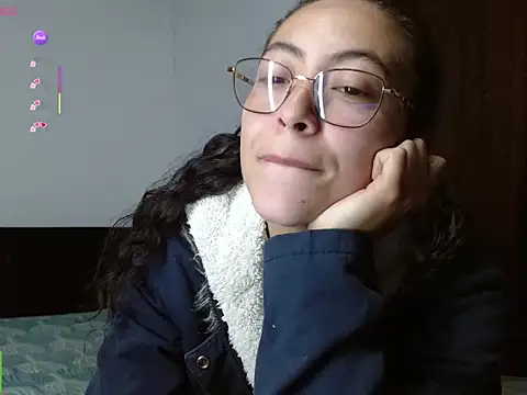 Snapshot of Olivia_Bright chatting on May 17, 12:30 am Olivia Bright online show from May 17, 12:30 am