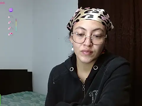 Snapshot of Olivia_Bright chatting on May 18, 1:13 am Olivia Bright online show from May 18, 1:13 am