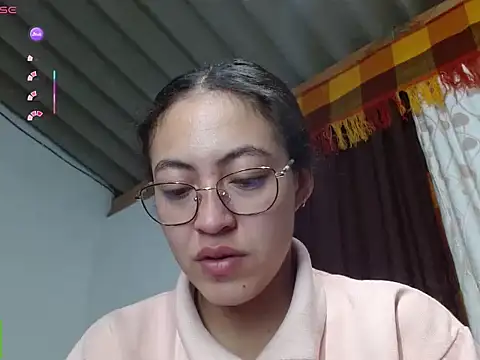 Snapshot of Olivia_Bright chatting on May 21, 10:33 am Olivia Bright online show from May 21, 10:33 am