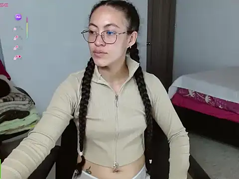 Snapshot of Olivia_Bright chatting on May 23, 8:02 pm Olivia Bright online show from May 23, 8:02 pm
