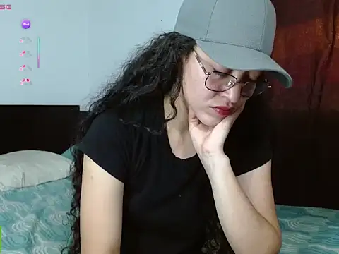 Snapshot of Olivia_Bright chatting on May 31, 6:09 pm Olivia Bright online show from May 31, 6:09 pm