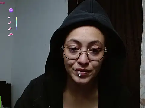 Snapshot of Olivia_Bright chatting on June 19, 1:54 am Olivia Bright online show from June 19, 1:54 am
