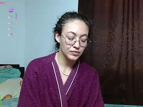 Snapshot of Olivia_Bright chatting on June 28, 9:43 pm Olivia Bright online show from June 28, 9:43 pm