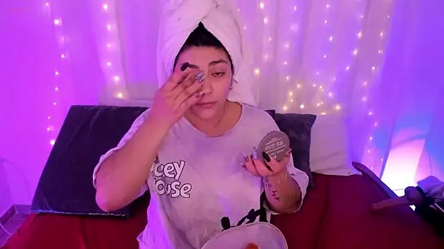 lucy26  online show from October 18, 2:25 am