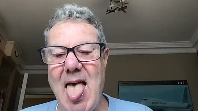 Snapshot of Oldpistolpete chatting on November 2, 1:02 pm Oldpistolpete online show from November 2, 1:02 pm