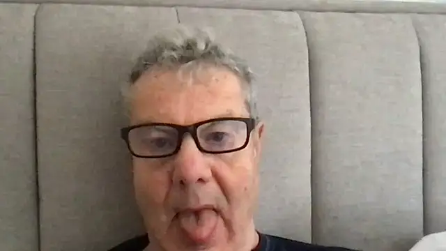 Snapshot of Oldpistolpete chatting on November 7, 9:42 am Oldpistolpete online show from November 7, 9:42 am