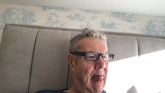 Snapshot of Oldpistolpete chatting on November 10, 9:30 am Oldpistolpete online show from November 10, 9:30 am