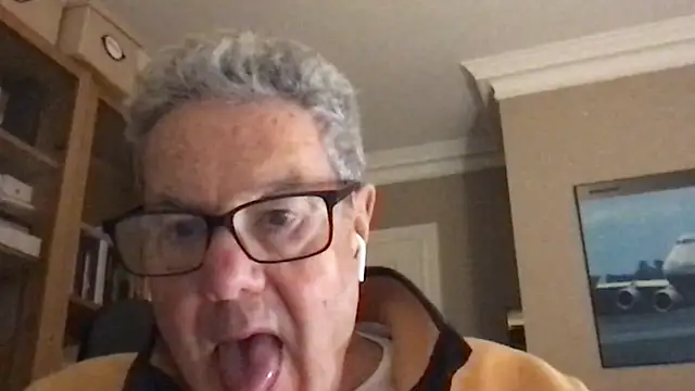 Snapshot of Oldpistolpete chatting on November 12, 5:57 pm Oldpistolpete online show from November 12, 5:57 pm