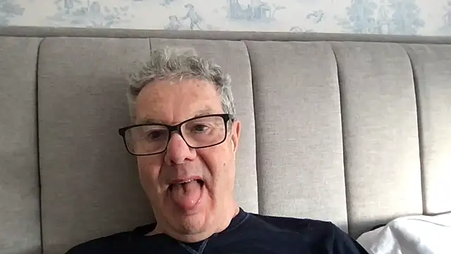 Snapshot of Oldpistolpete chatting on November 18, 9:58 am Oldpistolpete online show from November 18, 9:58 am