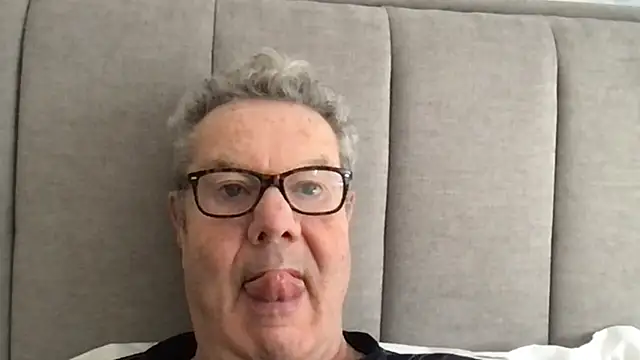 Snapshot of Oldpistolpete chatting on November 24, 9:31 am Oldpistolpete online show from November 24, 9:31 am