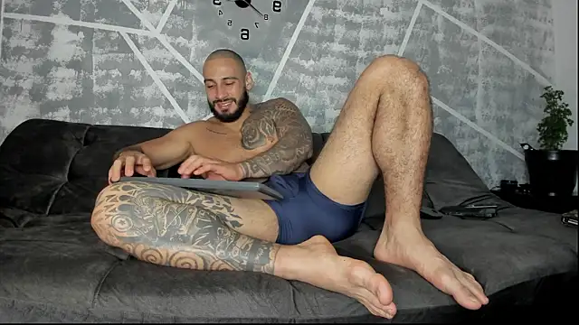 leonidas 18k online show from February 10, 3:05 pm