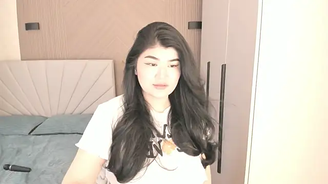 mia lui online show from June 13, 11:19 am