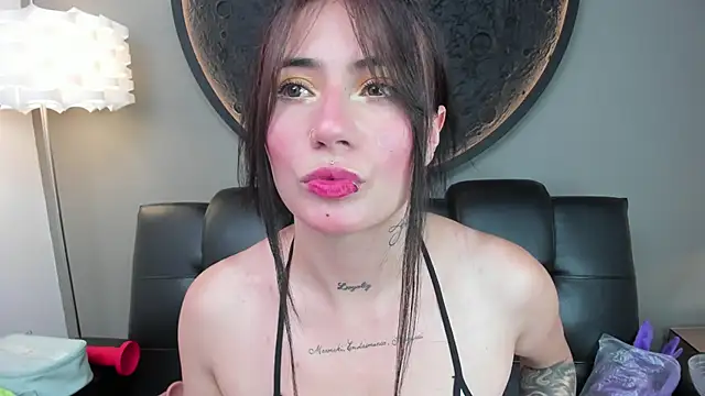 miss sharlotte18 online show from February 5, 6:04 pm
