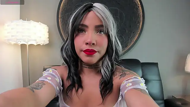 miss vaiolette online show from January 11, 11:02 am