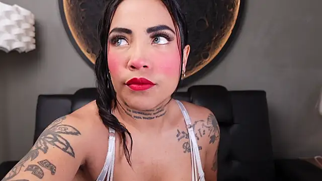 miss vaiolette online show from July 28, 11:05 am