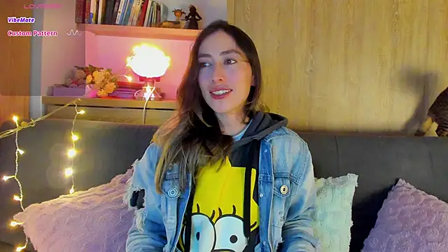 Snapshot of Amatiista chatting on December 7, 2:31 am Amatiista online show from December 7, 2:31 am