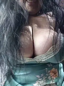 Snapshot of kittyhotass1 chatting on May 5, 9:17 am kittyhotass1 online show from May 5, 9:17 am