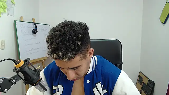 Snapshot of Daiki_Jack chatting on January 18, 11:44 pm Daiki Jack online show from January 18, 11:44 pm